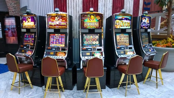 Live dealer managing Kembang Kempis table at garudajitu login studio